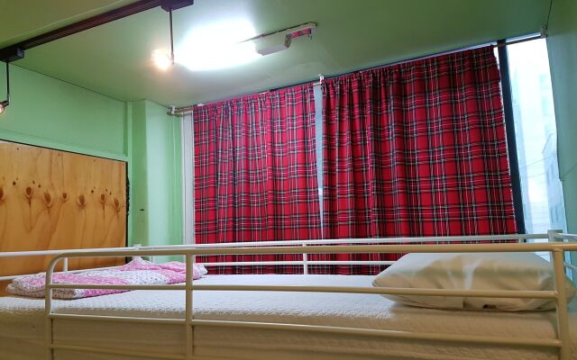 Mr.Comma Guesthouse - Hostel