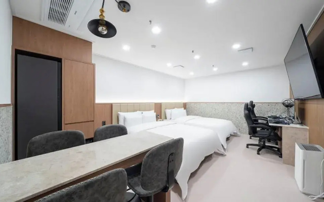 Rosy Hotel