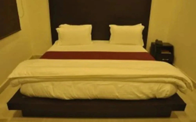 Hotel Crossroad by OYO Rooms