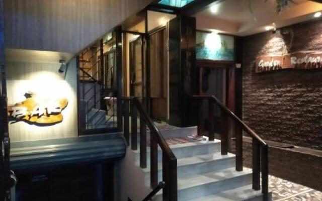 Dolphin Hotel