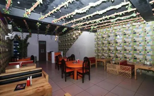 Cocktail Hotel by OYO Rooms
