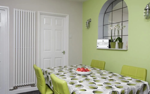 Upper Strand Apartment