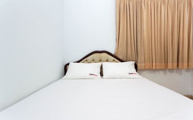 RedDoorz Karet Genteng Ijo