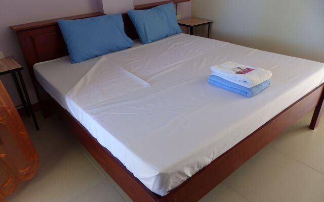 D&B Bluestar Beach Resort