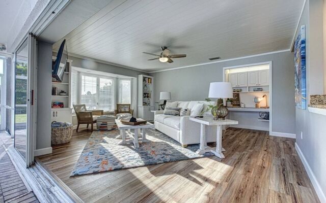 Azure Paradise on the Canal