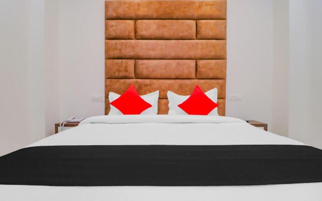 Capital O 79052 Hotel Crystal Empire