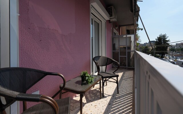Newly Renovated 2Bdr Apt-5min to metro