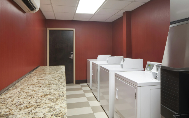 Hampton Inn Charleston-Southridge