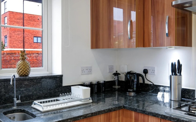 Luxury 5 bedroom Serviced Hse Leavesden