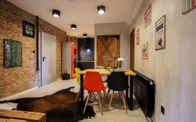Retro Apartments