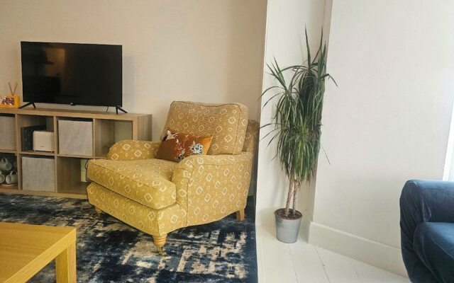 Seaside Haven Coastal Comfort 200m from the Beach