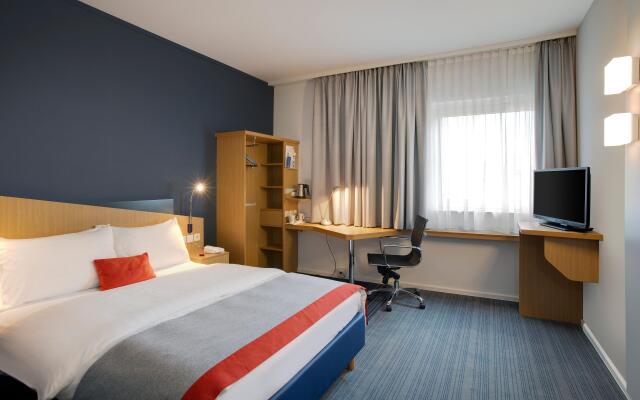 Holiday Inn Express Frankfurt Airport, an IHG Hotel