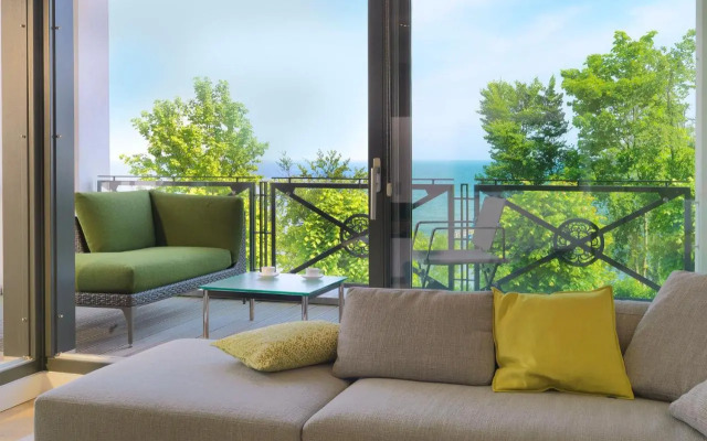 Waterview Cloud - a16737