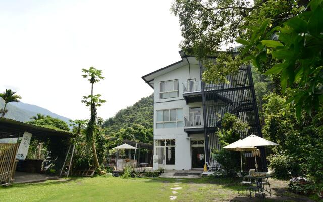 The Rippling Vale Masion of Hot Spring