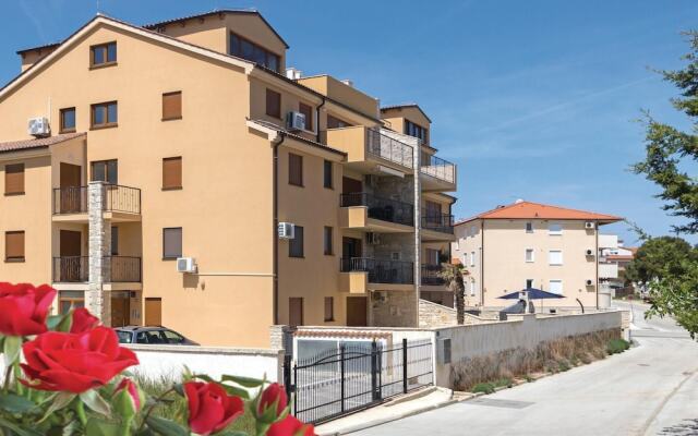 Awesome Home in Liznjan With Wifi and 2 Bedrooms