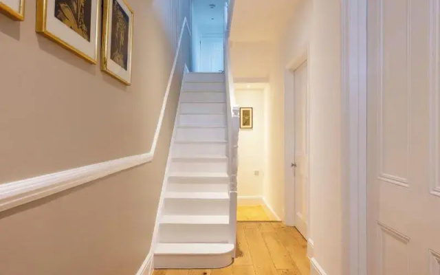 The Thames Embrace 3 BR & Garden House