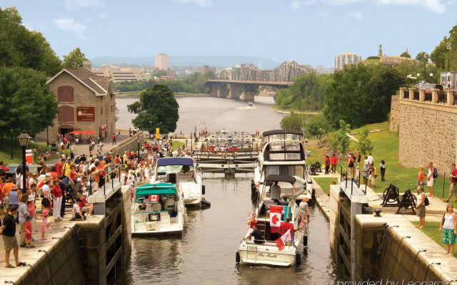 Holiday Inn Ottawa Dwtn - Parliament Hill by IHG