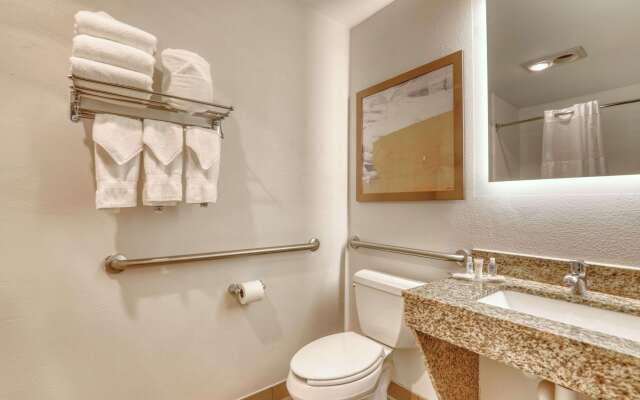 Comfort Suites Milwaukee Airport