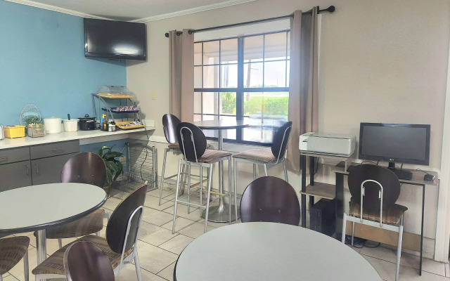 Days Inn by Wyndham Monroe LA