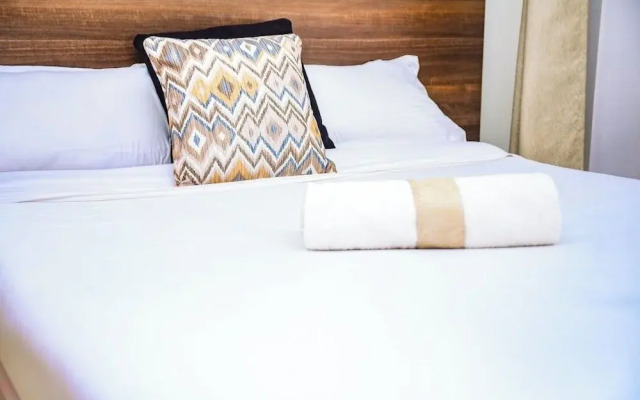 Lux Suites Father's Hub Apartments