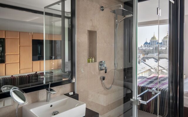 11 Mirrors Design Hotel