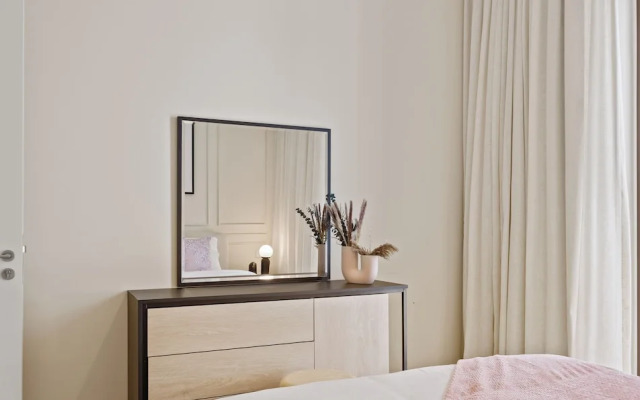 Pink Panther Soft Glam 1BR in Surf 2