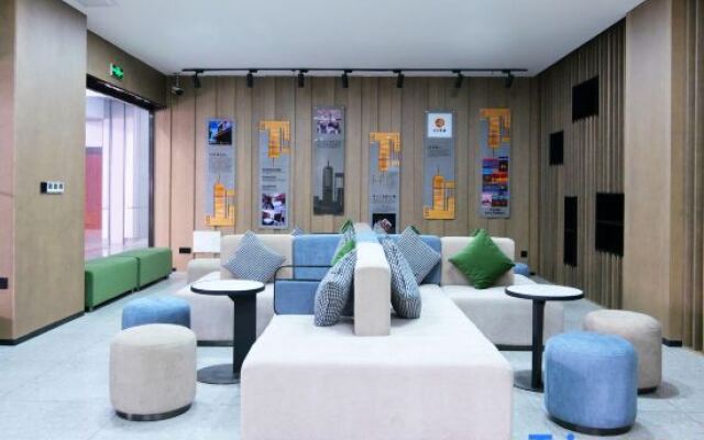 Yunshang Caohai Hotel (Bijie Zhe Mall)