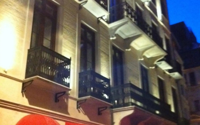 Pera Residence