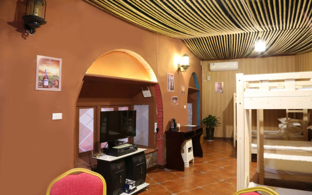 Village Utopia Backpackers Hostel