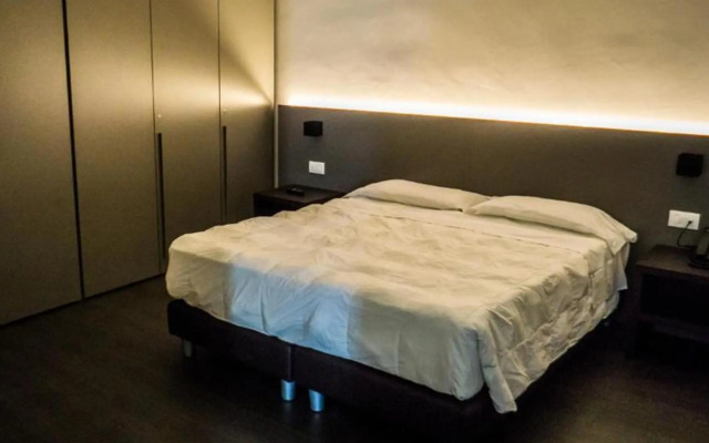 Venice Terminal Apartments & Suites