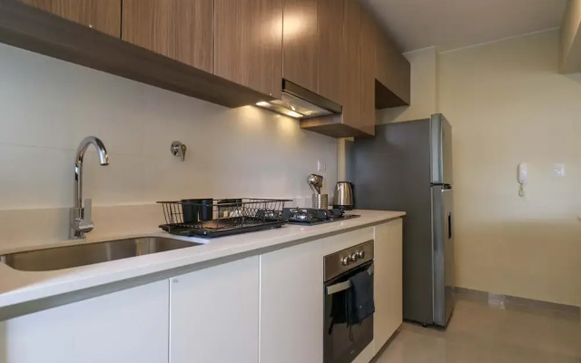 w Glorious 2BR w Perfect Balcony Near Kennedy Park