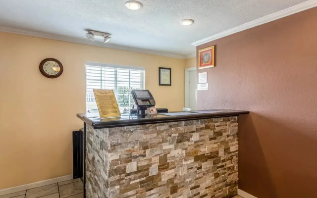 Econo Lodge  Inn & Suites Durango