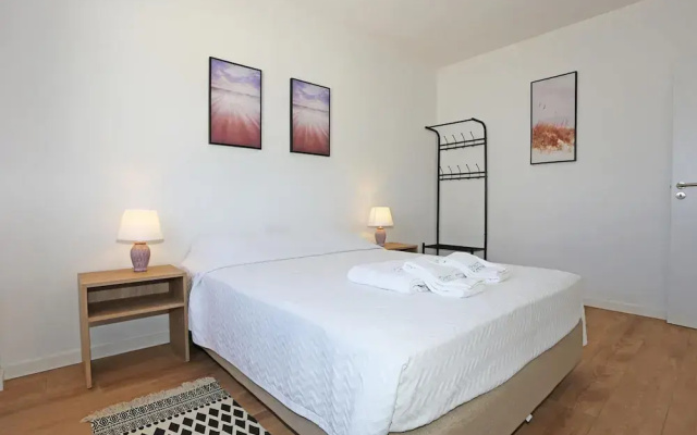 X 10 - 2 Bed Apartment in Quinta da Ponte