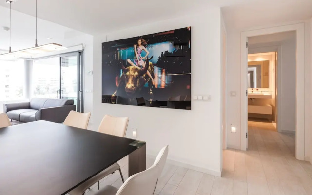 5 Star 3 Bedroom Apartment White Angel