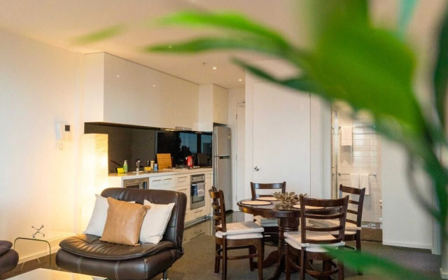 2 Bedroom Apartment with City Views