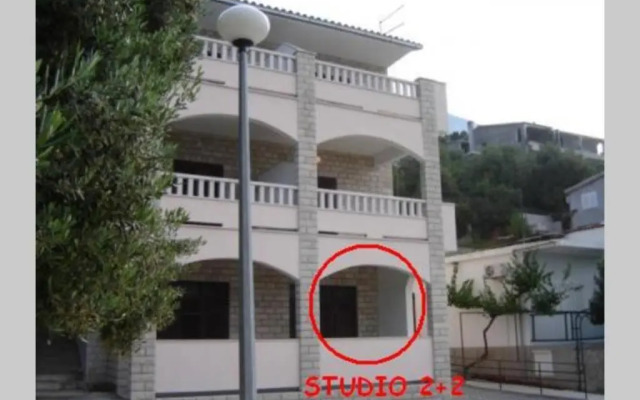 Studio ground floor with terace