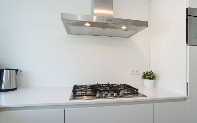 Ruby van Gogh Apartments