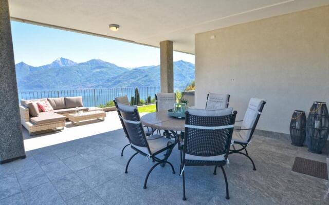 Felice sul Lago 2-Bedroom Lakeview Apartment