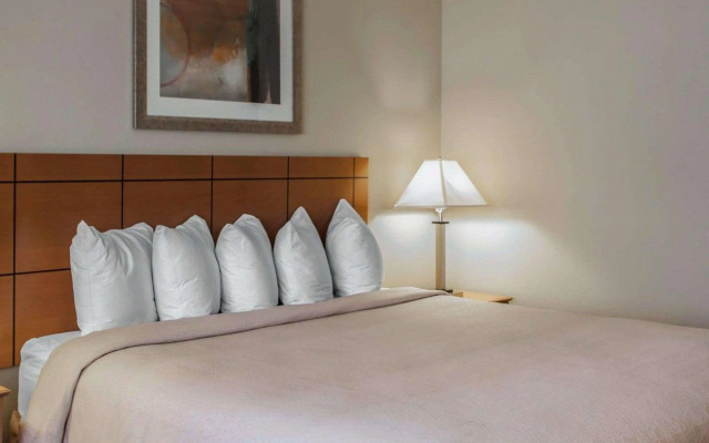 Quality Inn near I-72 and Hwy 51