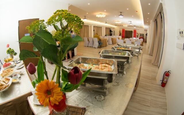 OYO 696 Jurias Garden Hotel