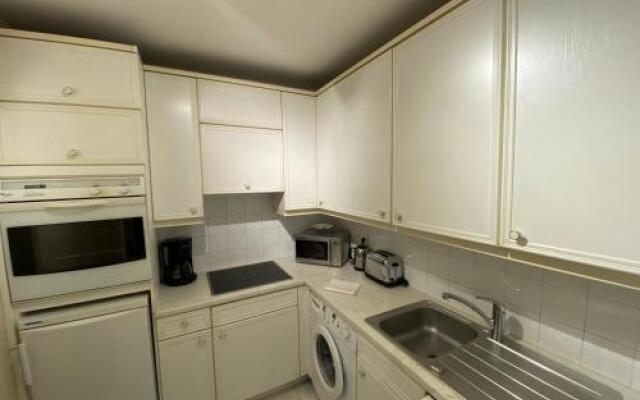 Eden Palace Apartment