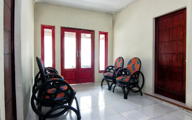 Joglo Guest House Syariah – Balcony – Tegal