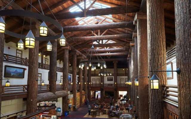 Glacier Park Lodge