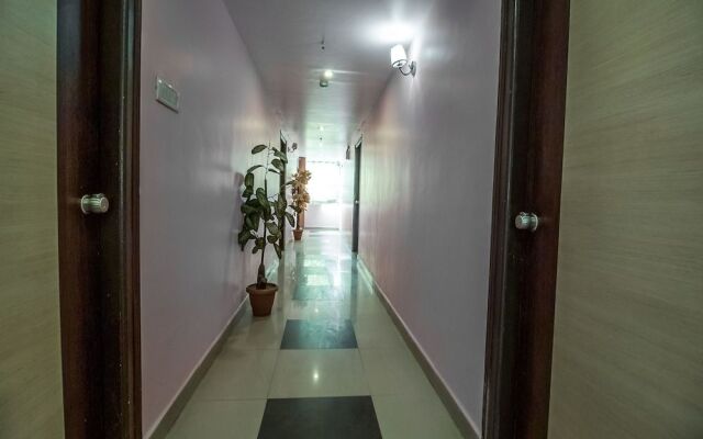 OYO 11966 Grand Euro Park Hotel