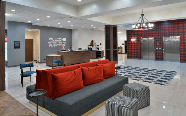 Hampton Inn & Suites Greensboro Downtown