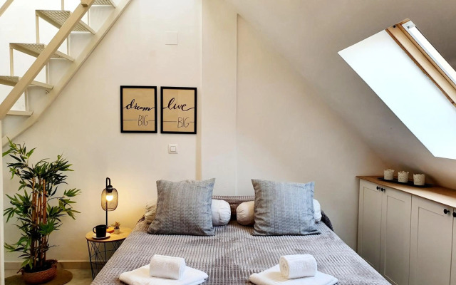 Captain's Penthouse Studio