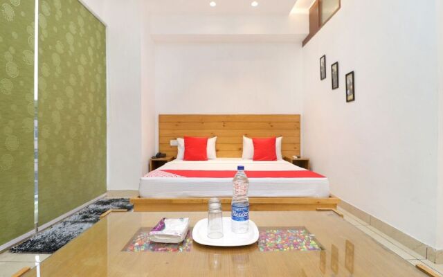 Oyo 26606 Hotel R K Grand