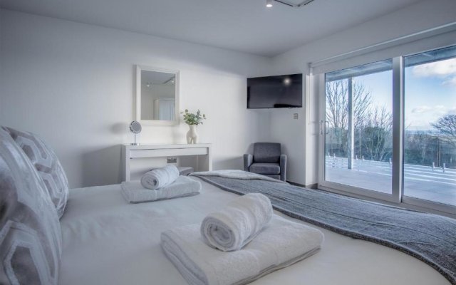 Sunrise - 5 Bedroom Luxurious Holiday Home - Pendine