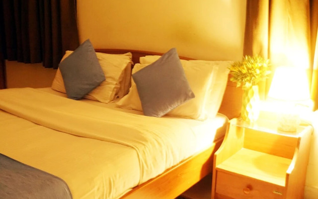 OYO 18454 Hallmark Inn Begumpet