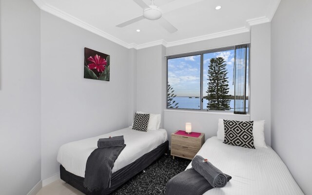 Lakeside Waterfront Apartment 18
